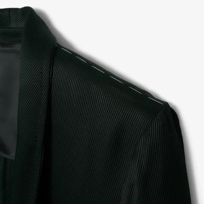 Blazer de cetim com gola em xale da coleção Runway