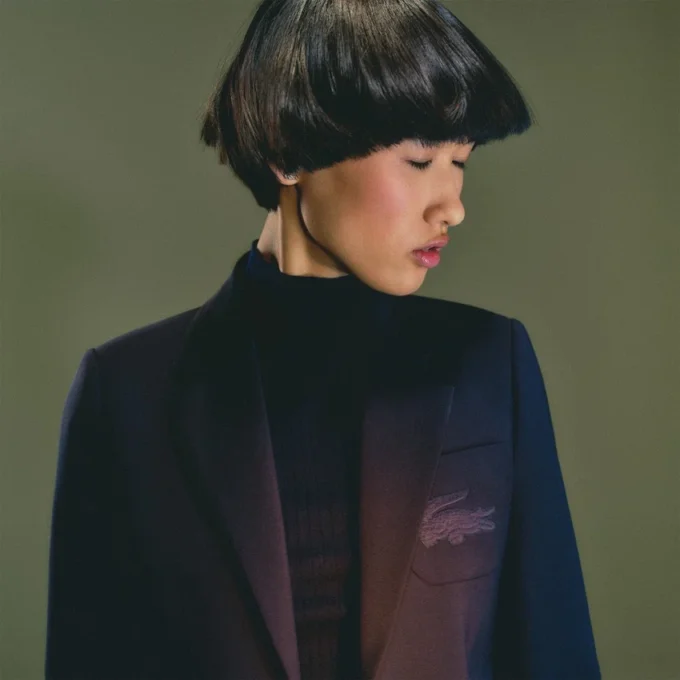 Blazer de lã com corte justo e logótipo bordado para mulher