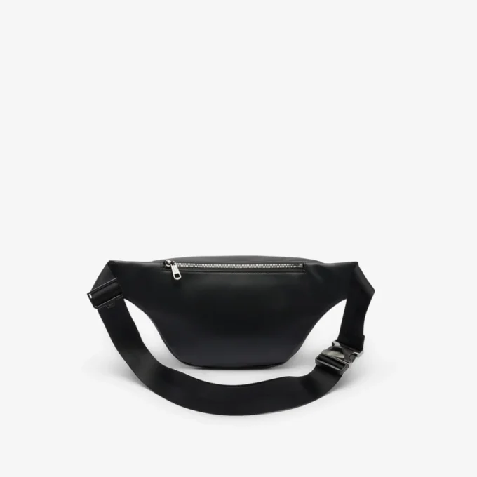 Bolsa de cintura em pele com monograma gravado