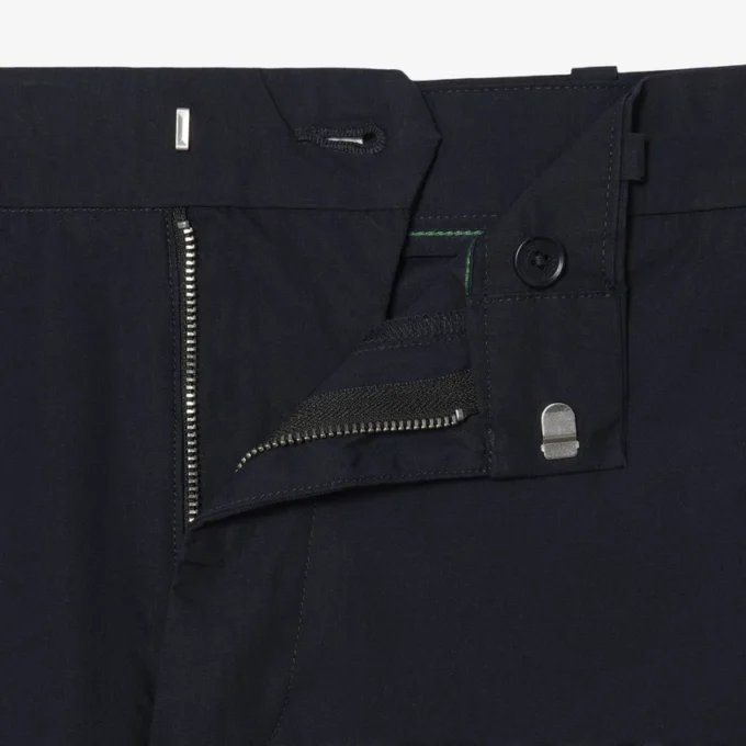 Calças chino de sarja de algodão com corte regular