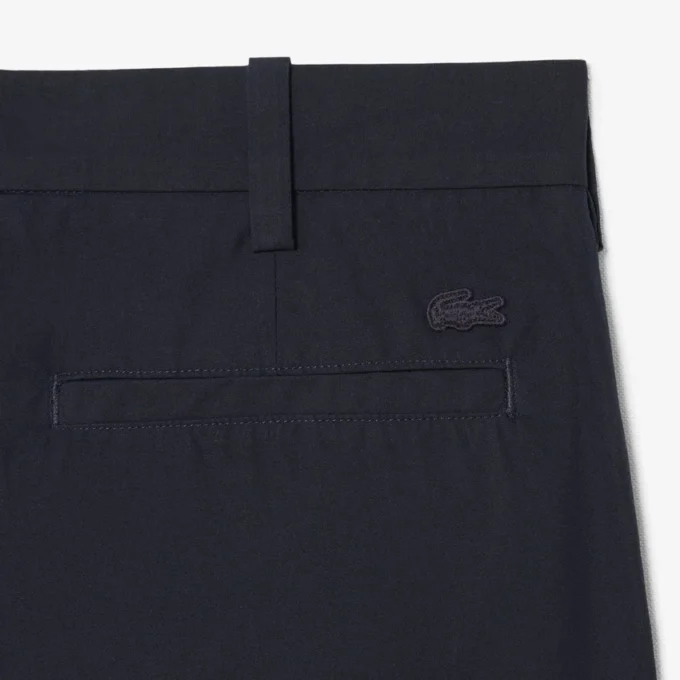 Calças chino de sarja de algodão com corte regular