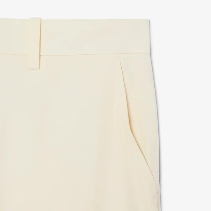 Calças chino de sarja de algodão com corte regular