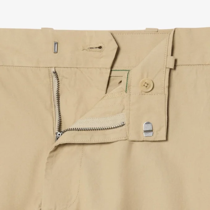 Calças chino de sarja de algodão com corte regular