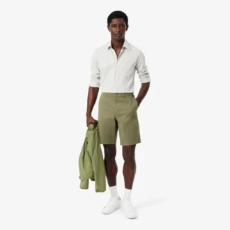 Calções bermudas chino em algodão elástico com corte regular