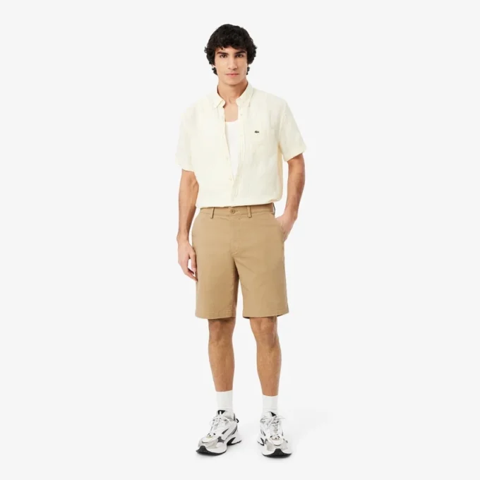 Calções bermudas chino em algodão elástico com corte regular