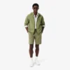 Calções bermudas chino em algodão elástico com corte regular