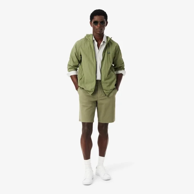 Calções bermudas chino em algodão elástico com corte regular