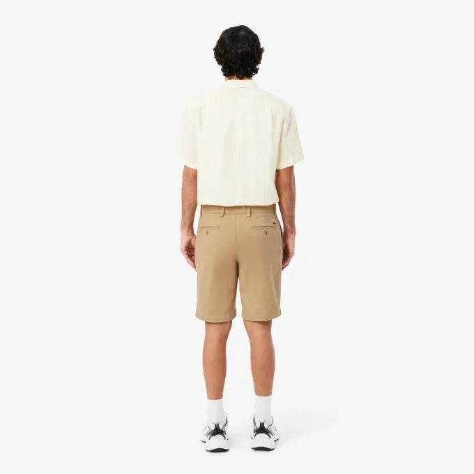Calções bermudas chino em algodão elástico com corte regular