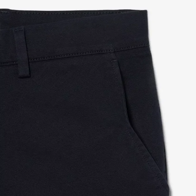 Calções bermudas chino em algodão elástico com corte regular
