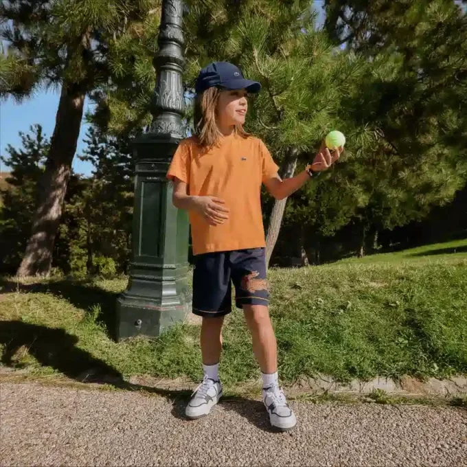 Calções de desporto às riscas