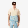 Camisa com riscas e crocodilo, corte descontraído
