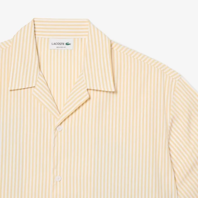 Camisa com riscas e crocodilo, corte descontraído