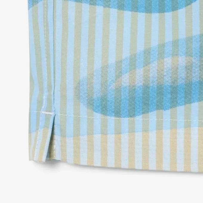 Camisa com riscas e crocodilo, corte descontraído