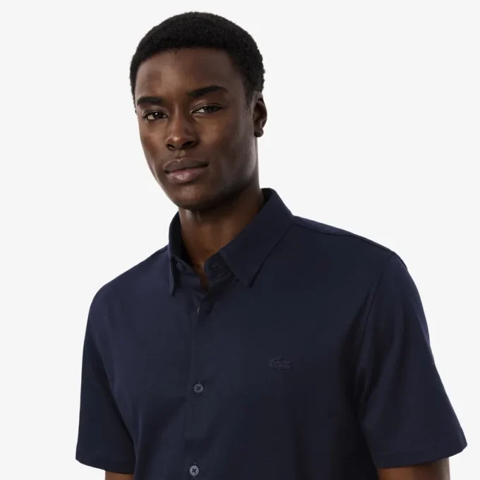 Camisa de manga curta com corte justo
