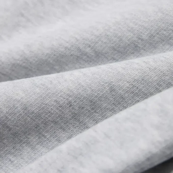 Camisola com capuz e bolso canguru para criança