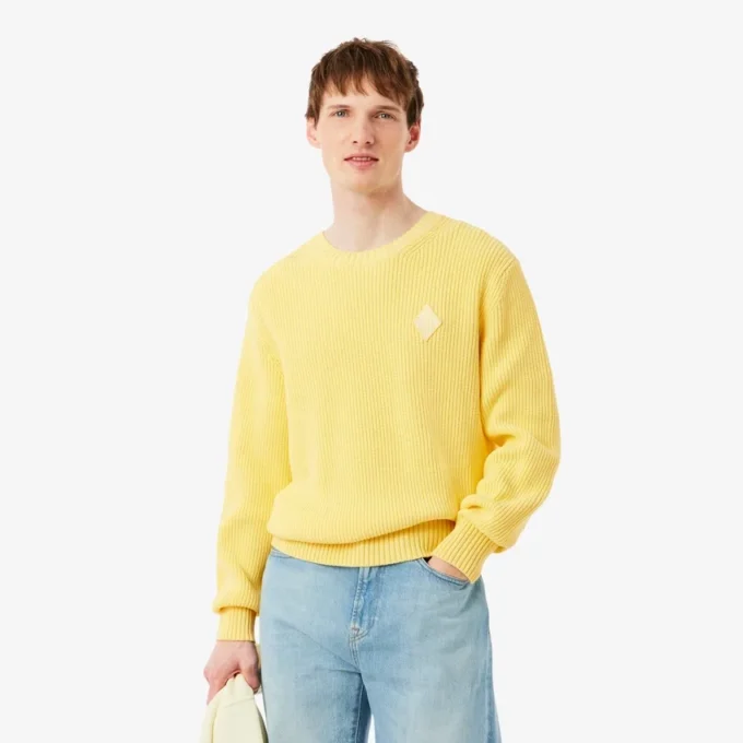 Camisola com detalhe de emblema em malha canelada perolada