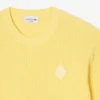 Camisola com detalhe de emblema em malha canelada perolada