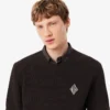 Camisola com emblema em malha canelada perolada