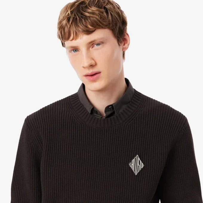 Camisola com emblema em malha canelada perolada