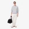 Camisola com gola alta e fecho em relevo