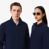 Camisola com gola alta e fecho em relevo