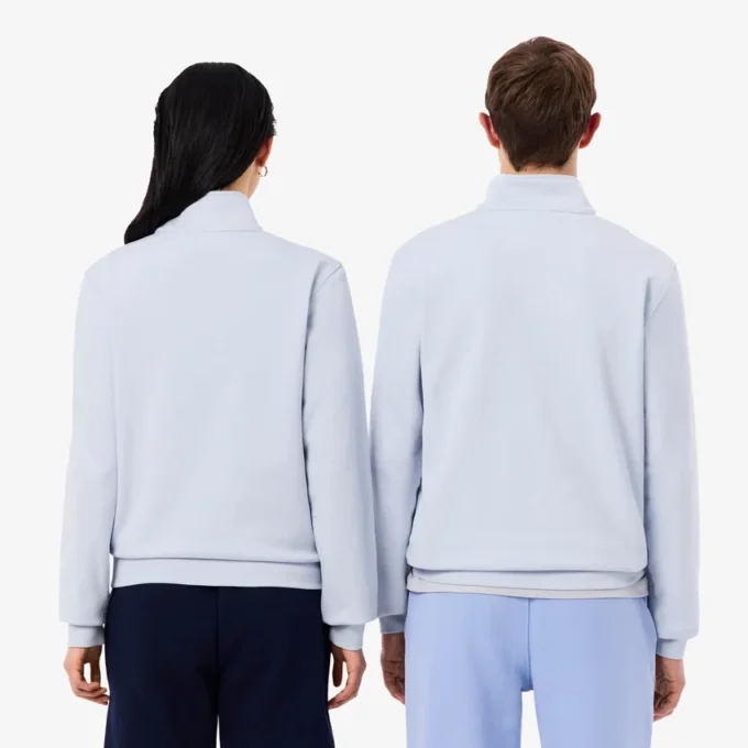 Camisola com gola alta e fecho em relevo