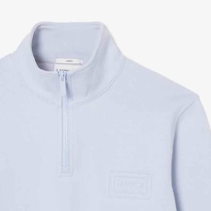 Camisola com gola alta e fecho em relevo