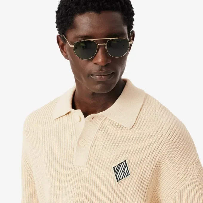 Camisola com gola polo em malha canelada com detalhes em pérola