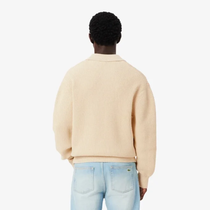Camisola com gola polo em malha canelada com detalhes em pérola