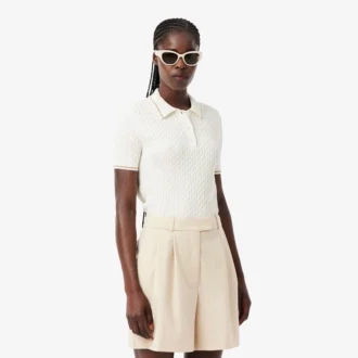 Camisola com gola polo em malha trançada às riscas