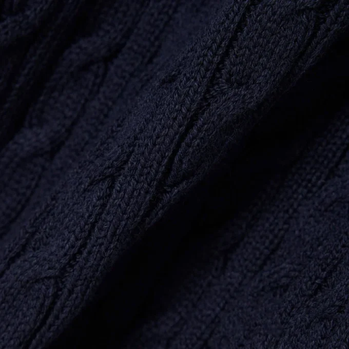 Camisola com gola polo em malha trançada às riscas