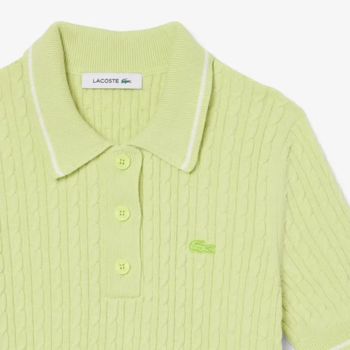 Camisola com gola polo em malha trançada às riscas