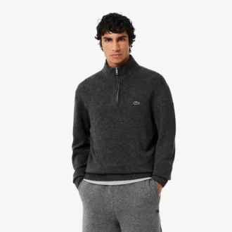Camisola de lã com gola alta e fecho para homem
