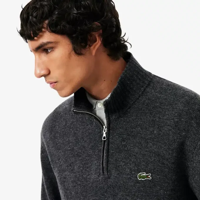 Camisola de lã com gola alta e fecho para homem