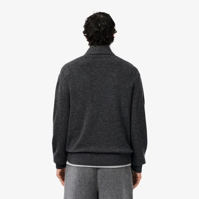 Camisola de lã com gola alta e fecho para homem