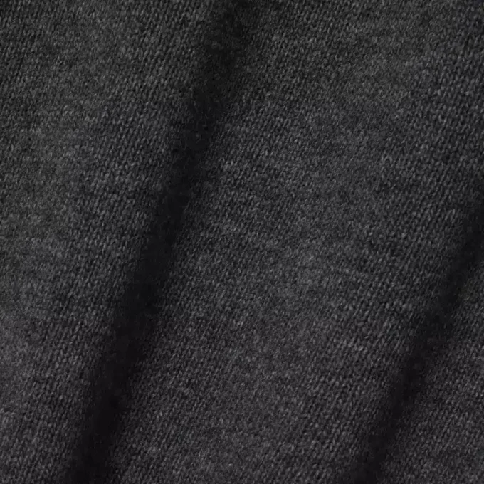 Camisola de lã com gola alta e fecho para homem