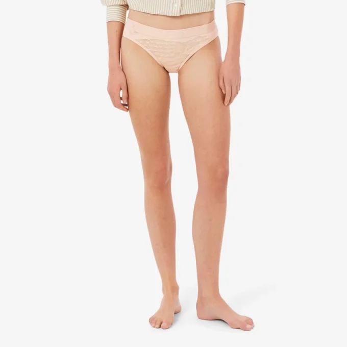 Cueca de malha com marca na cintura