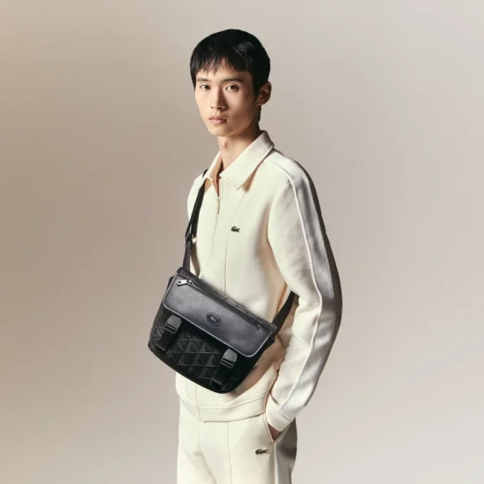 Pequena bolsa tipo mensageiro com monograma