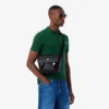 Pequena bolsa tipo mensageiro com monograma