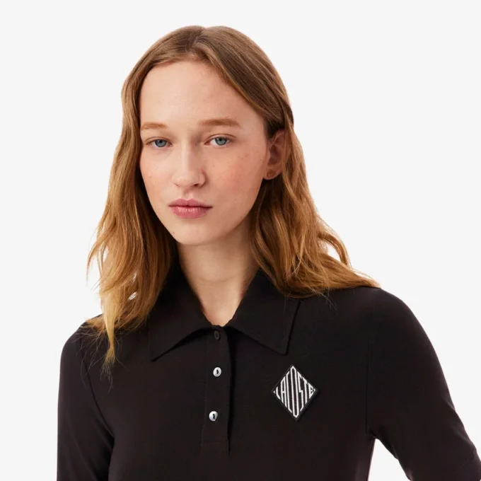 Polo bordada de corte justo