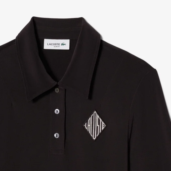 Polo bordada de corte justo