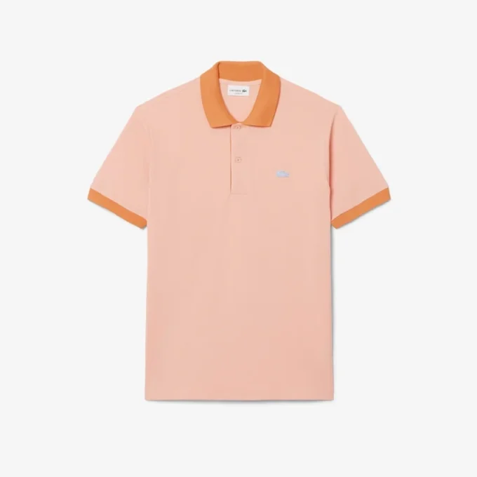 Polo com canelado contrastante e corte clássico