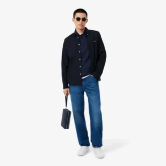 Polo com corte clássico e logótipo em relevo