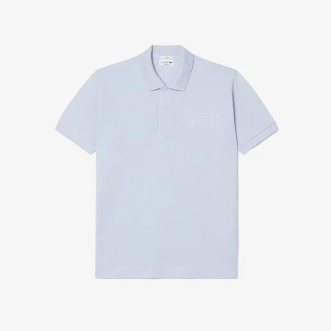 Polo com corte clássico e logótipo em relevo