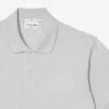 Polo com corte clássico e logótipo em relevo