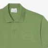 Polo com corte clássico e logótipo em relevo
