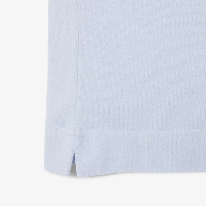 Polo com corte clássico e logótipo em relevo