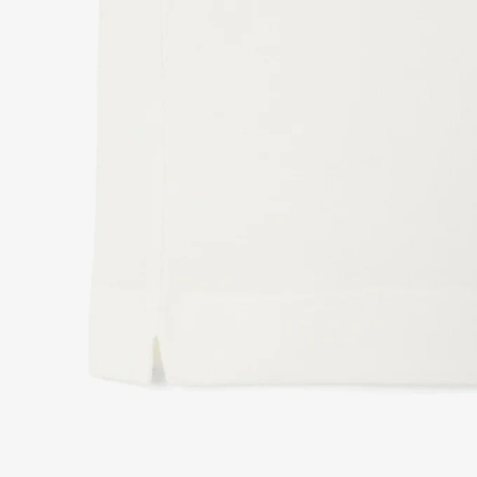 Polo com corte clássico e logótipo em relevo
