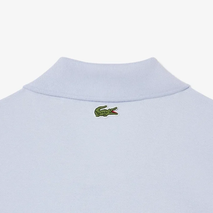 Polo com corte clássico e logótipo em relevo