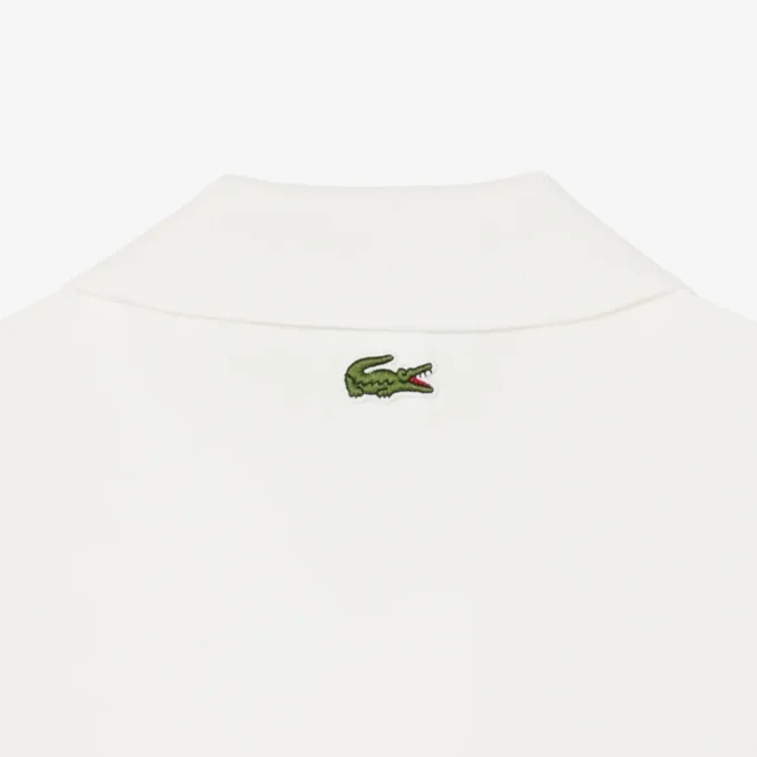 Polo com corte clássico e logótipo em relevo